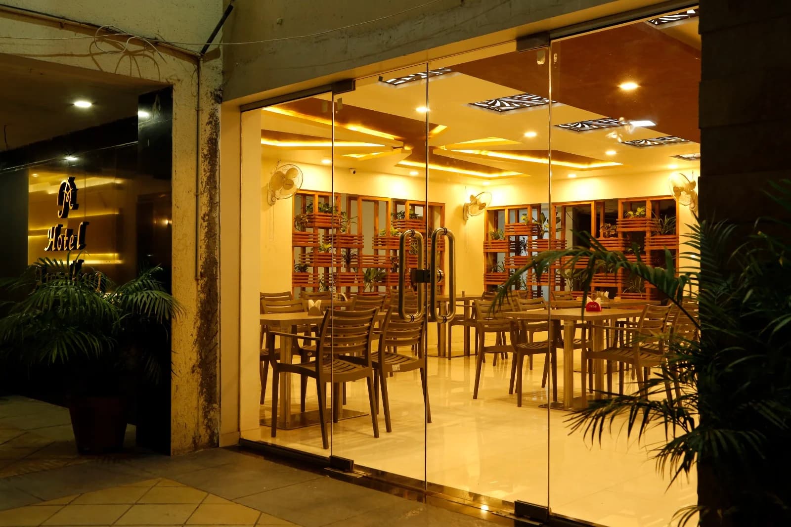 Hotel & Restaurant