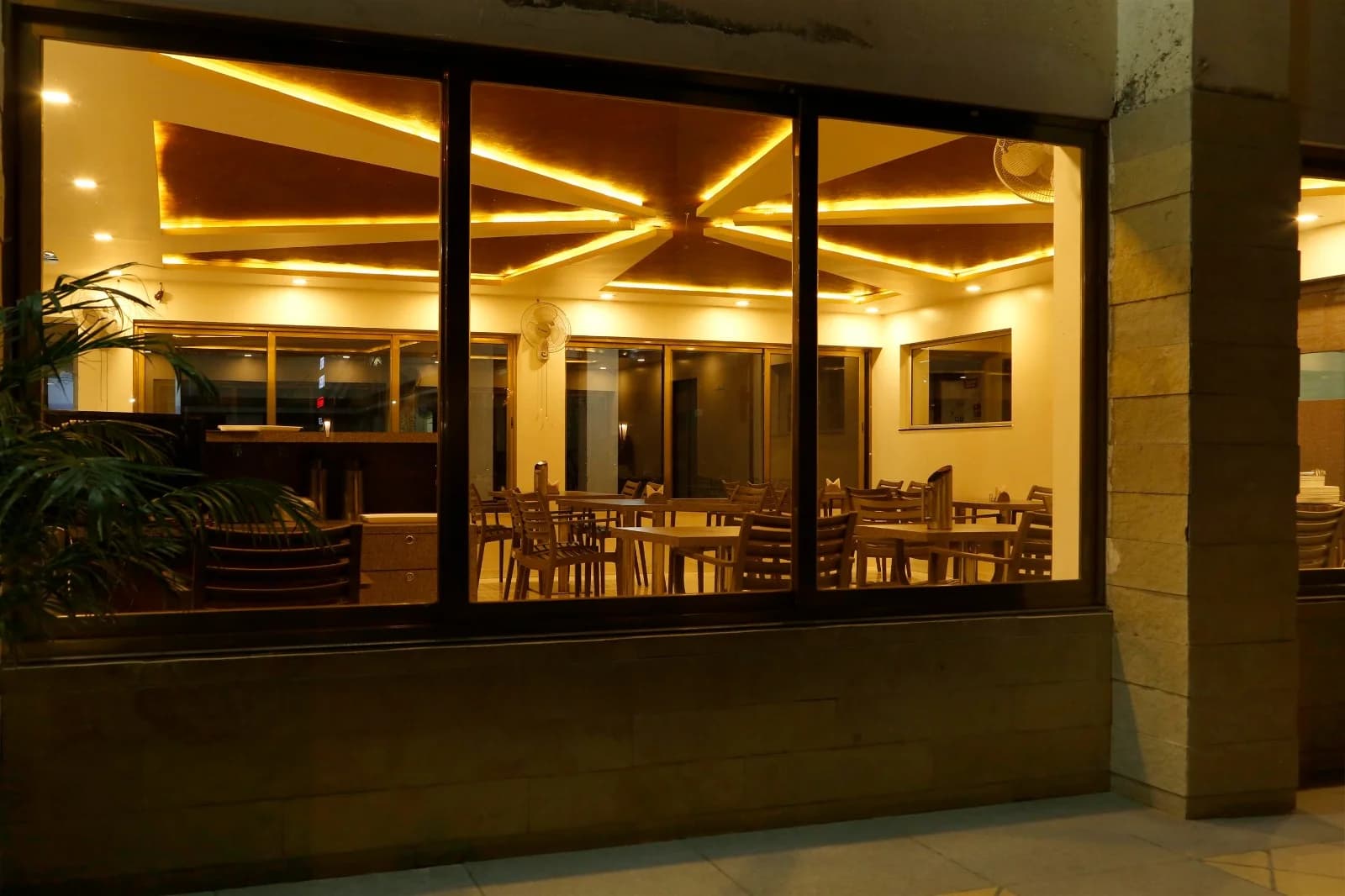 Hotel & Restaurant